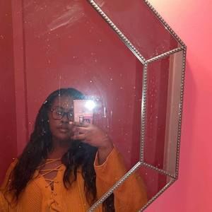 Meet your Posher, Briana